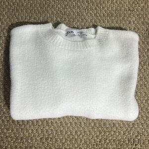 Cute white Zara sweater - size L